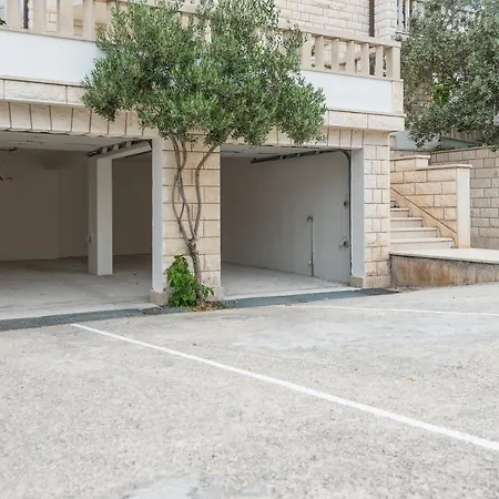 Marina Sea&city View Макарська