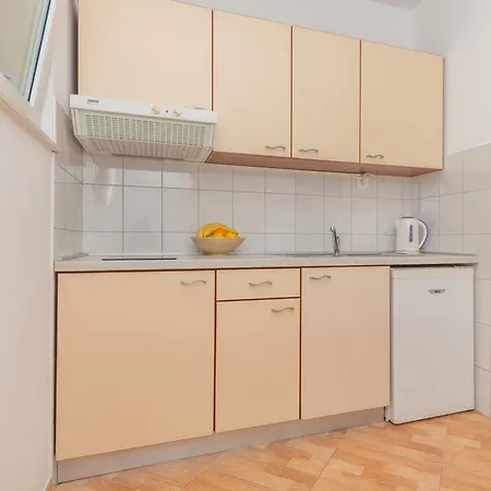 Marina Sea&city View Апартаменти Макарська