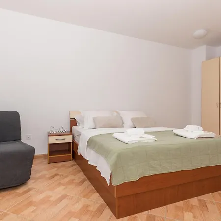 Апартаменти Marina Sea&city View *