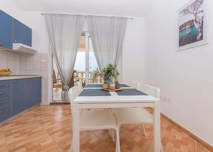 Marina Sea&city View Апартаменти