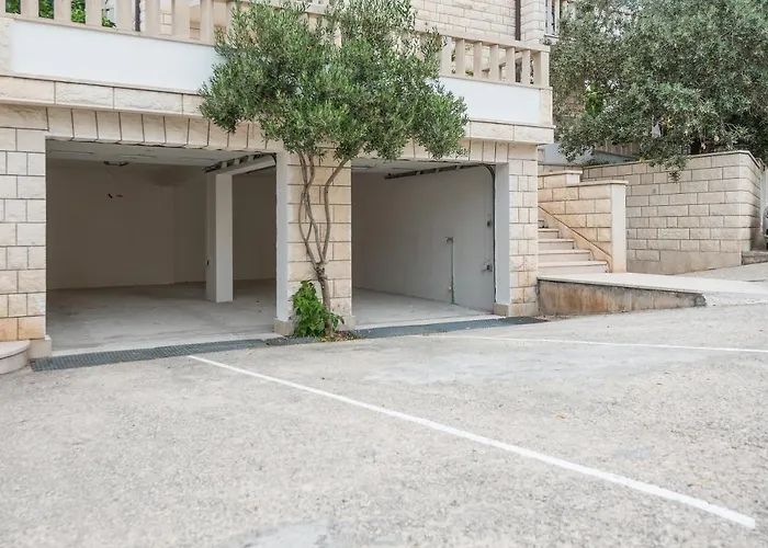 Marina Sea&city View Макарська