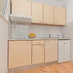 Marina Sea&city View Апартаменти Макарська
